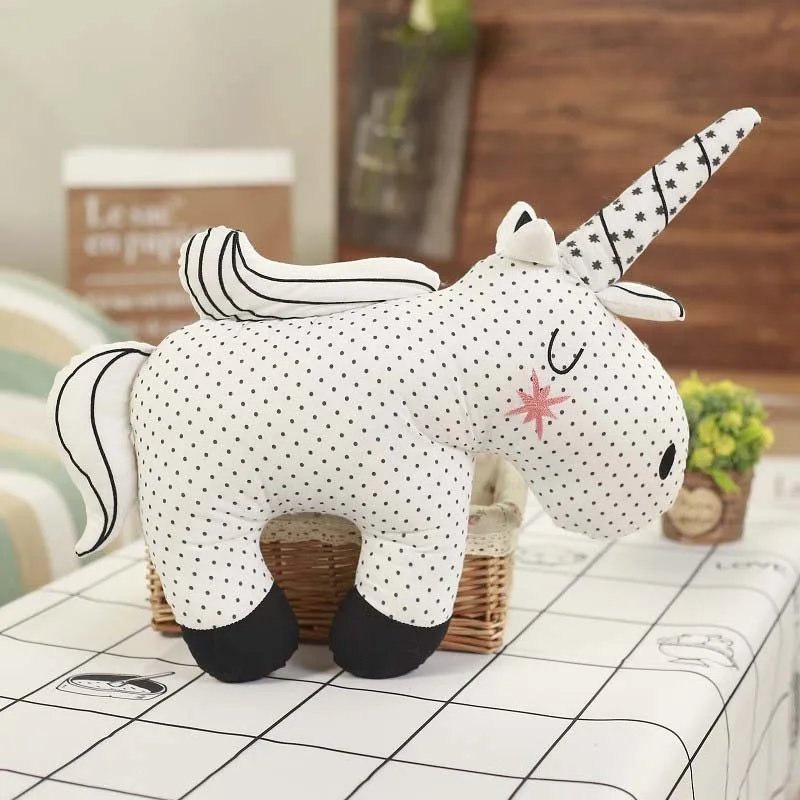 دمية محشوة بالقطن على شكل أرنب - مراجعة Baby Unicorn Nursery وسعره