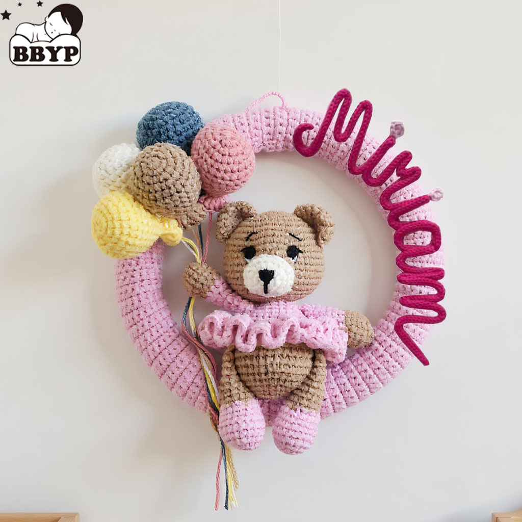 إكليل اسم كروشيه مخصص مع الدب  - مراجعة Baby Nursery Artwork وسعره